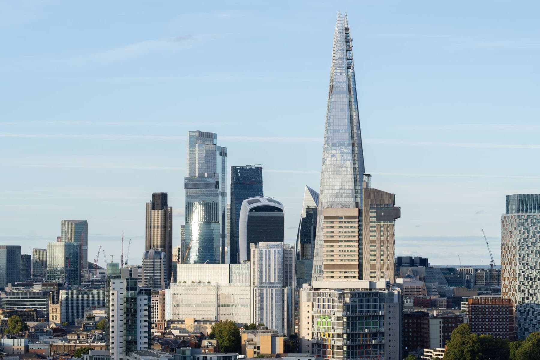 Vaizdas į Shard ir Londono City nuo terasos