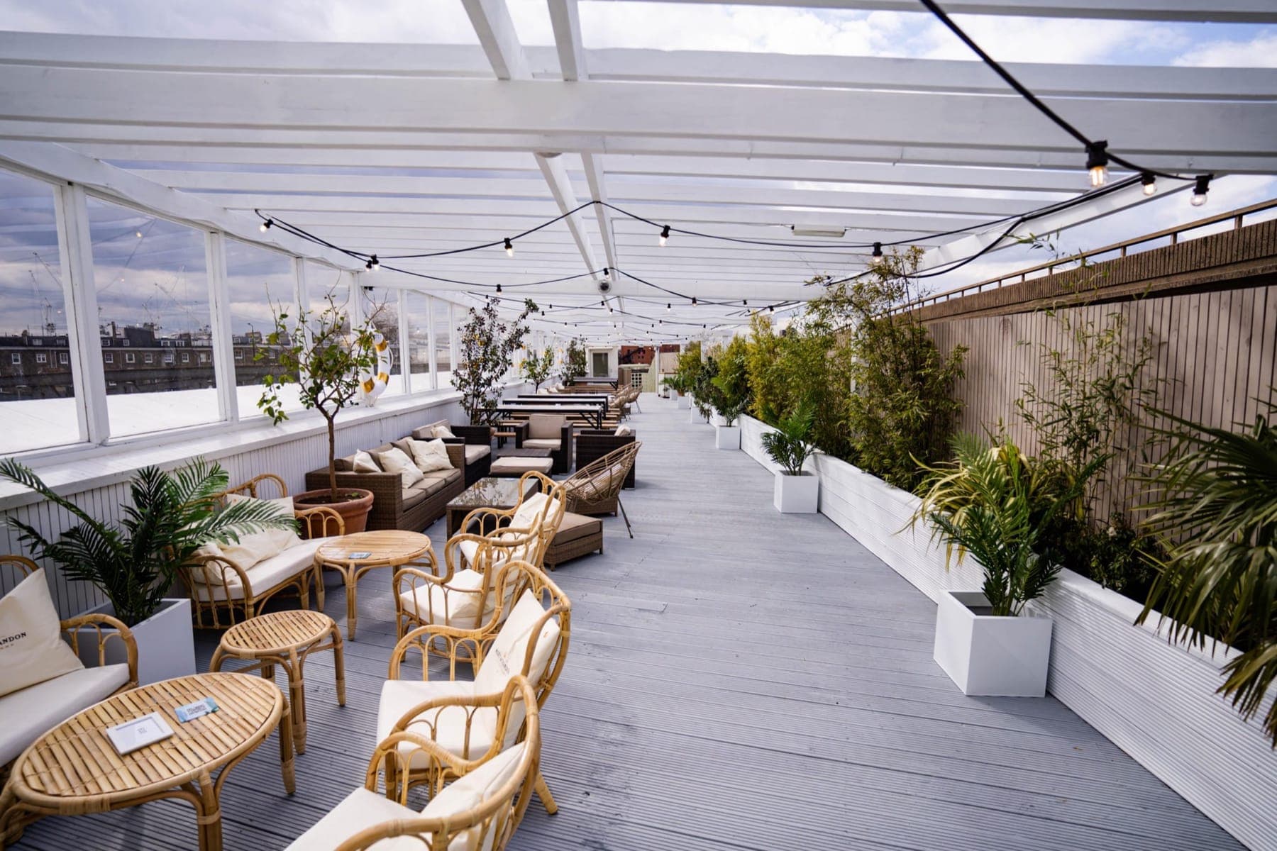 Dizaino detalė – Pergola – British Land restoranų ir renginių erdvė