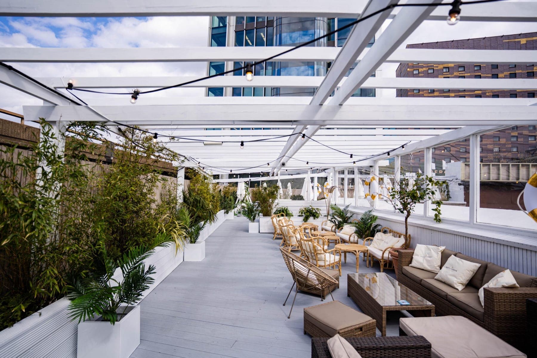 Gyvenimo būdo akimirka – Pergola – British Land restoranų ir renginių erdvė
