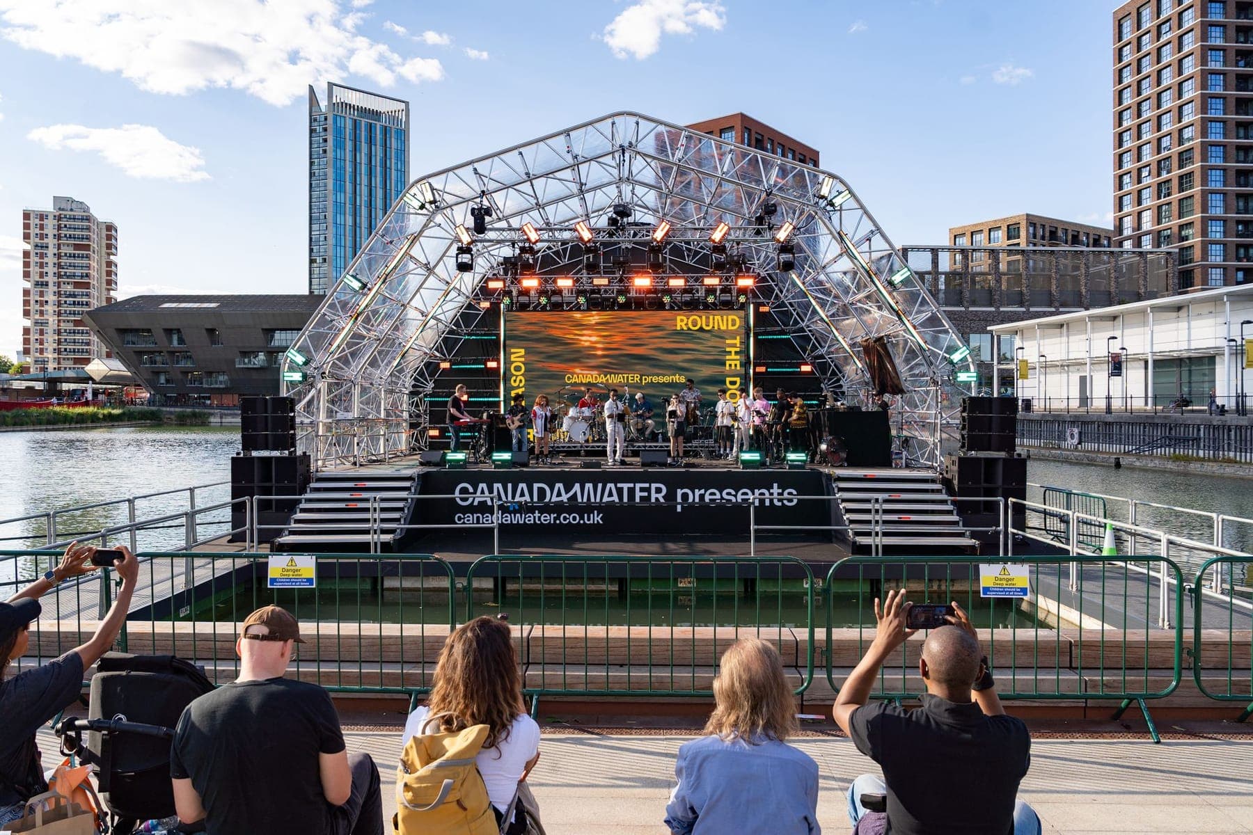 Vakaro publika – „Round the Dock“ – šešių savaičių vasaros festivalis