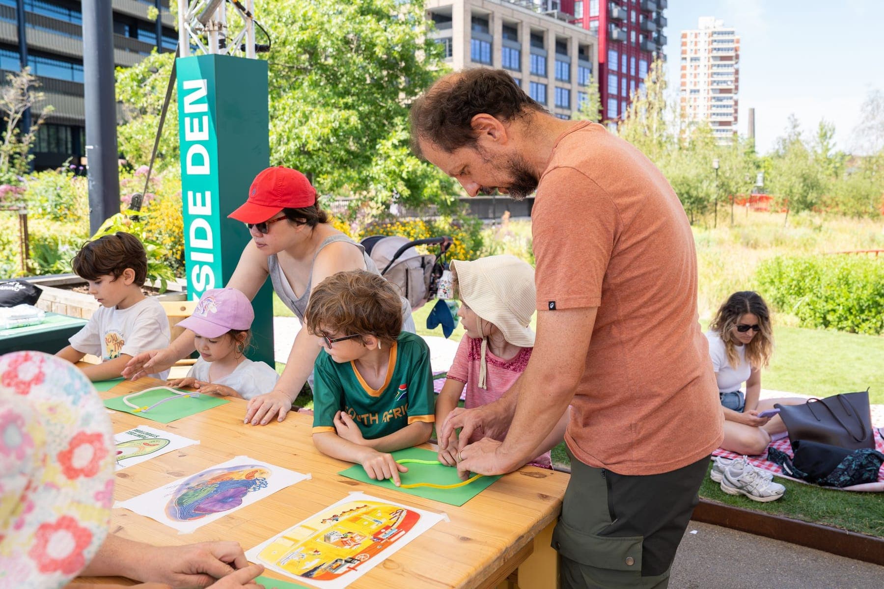 Šeimų dirbtuvės – „Round the Dock“ – šešių savaičių vasaros festivalis