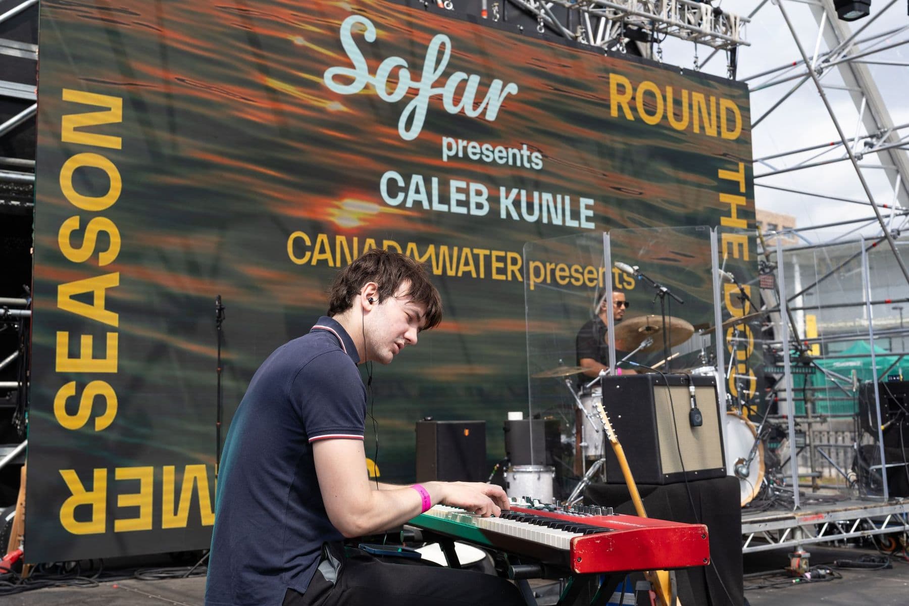„Sofar Sounds“ klavišiniai – „Round the Dock“ – šešių savaičių vasaros festivalis